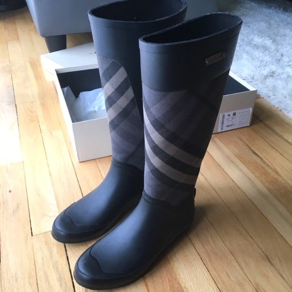 Burberry Sz 8 Clemence Charcoal Rain Boot